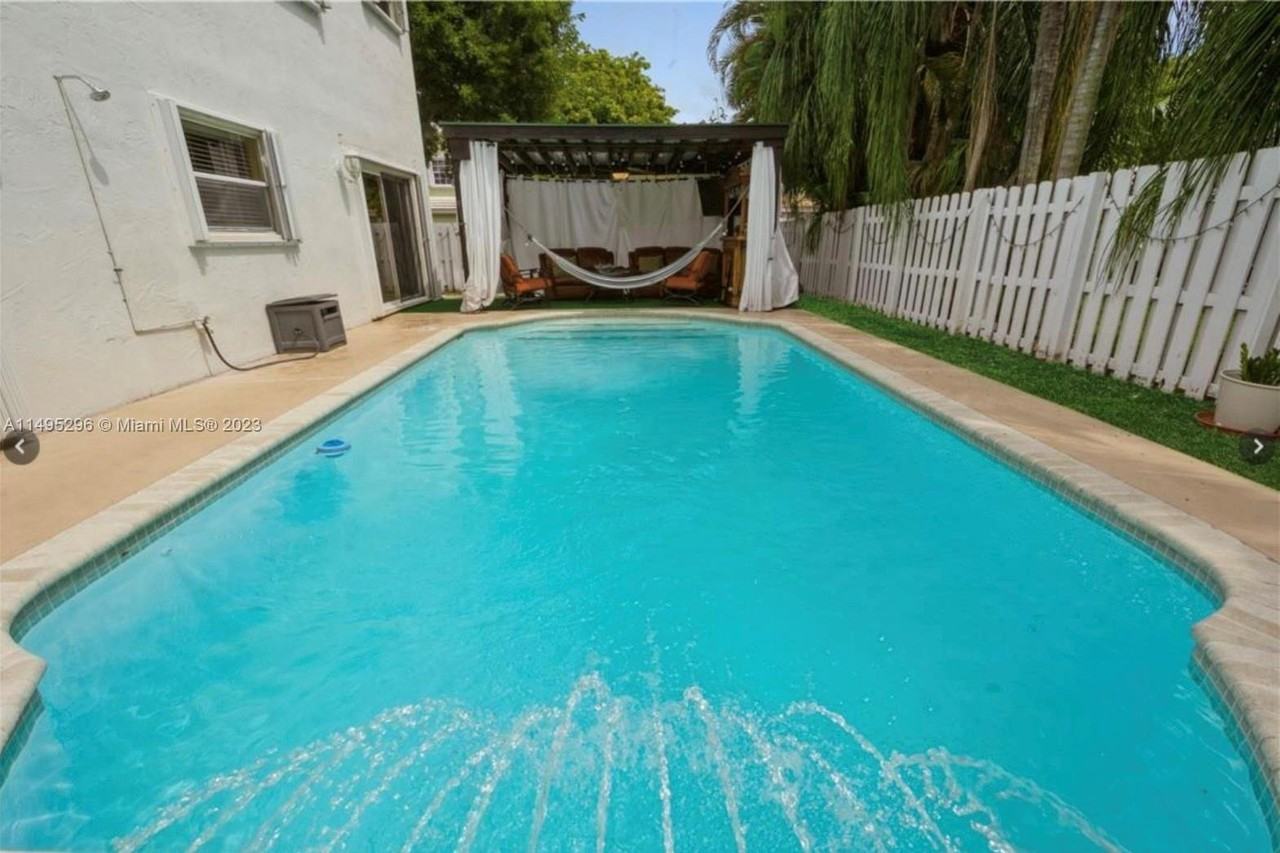 620 Royal Palm Way - Photo 2 of 8