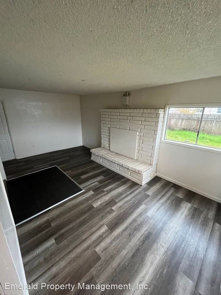 34526 Highway 58 - Photo 2 of 7