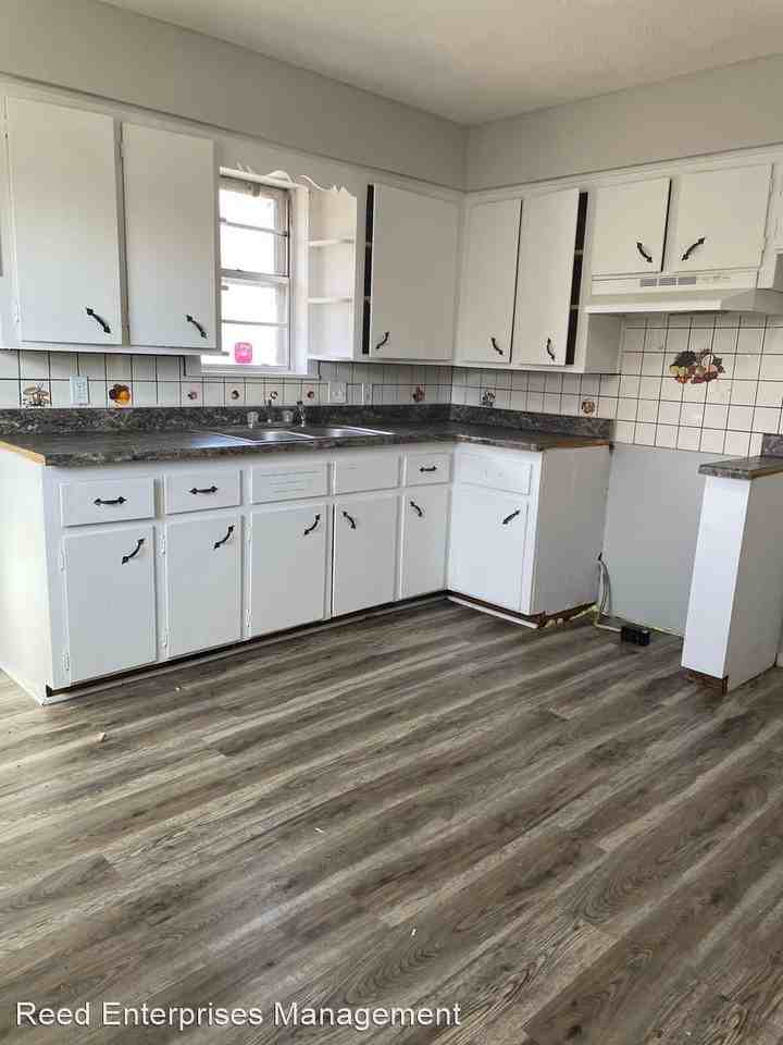 401 W. Evergreen St. - Photo 3 of 6