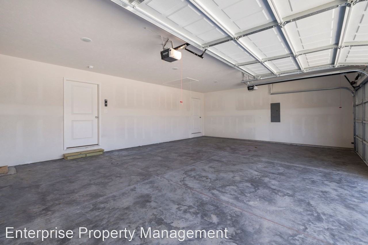 1104 Highland Dr - Photo 2 of 27