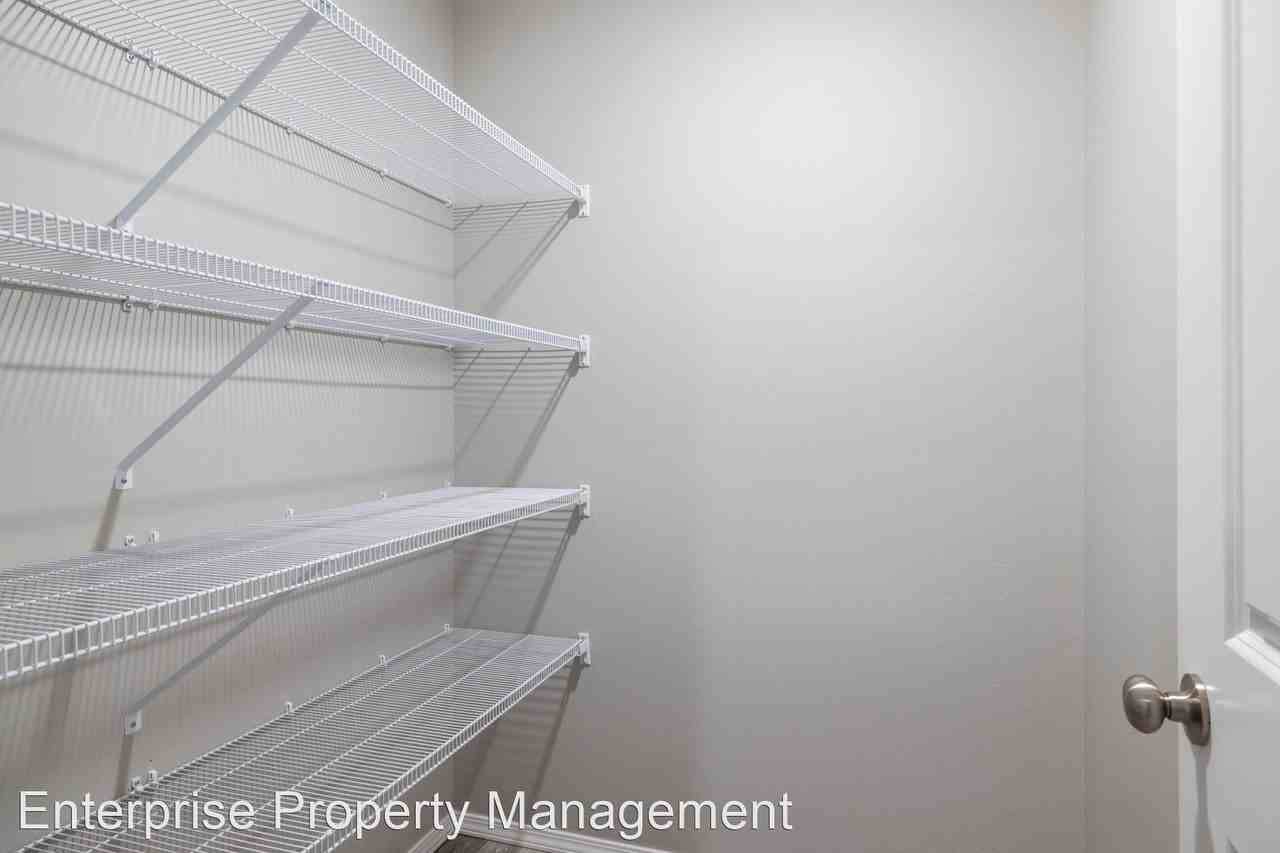 1104 Highland Dr - Photo 3 of 27