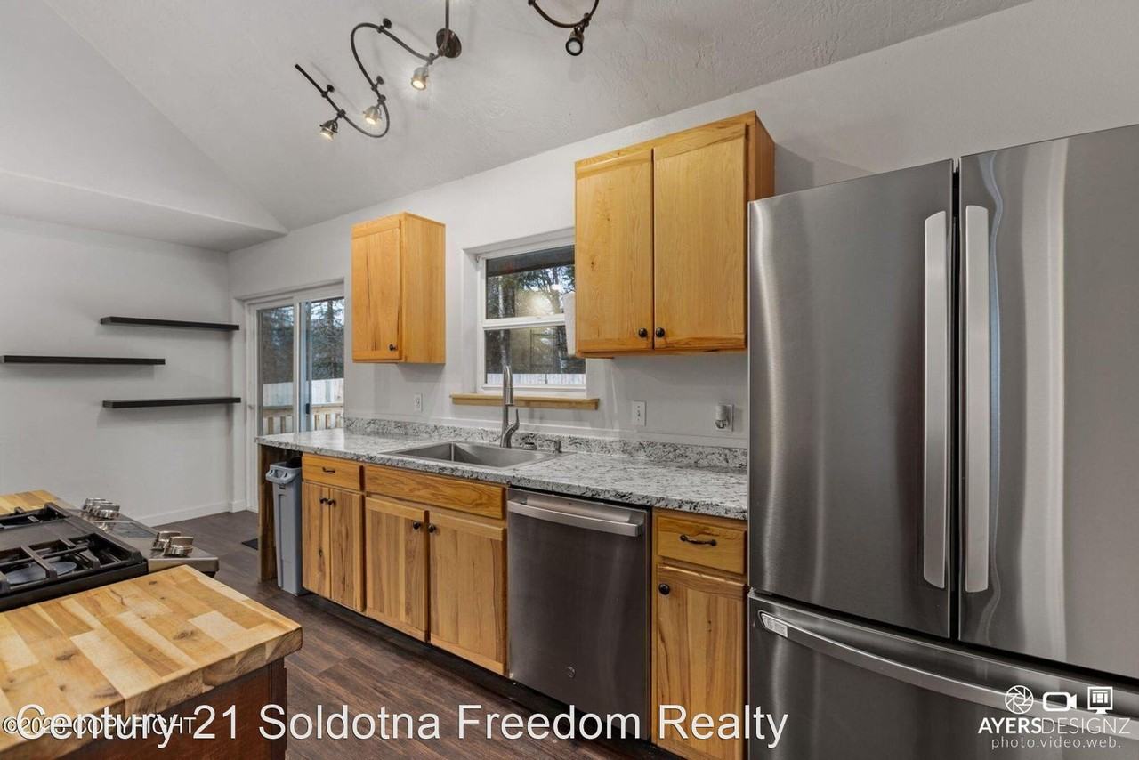 40111 Frogberry Street - Photo 3 of 9