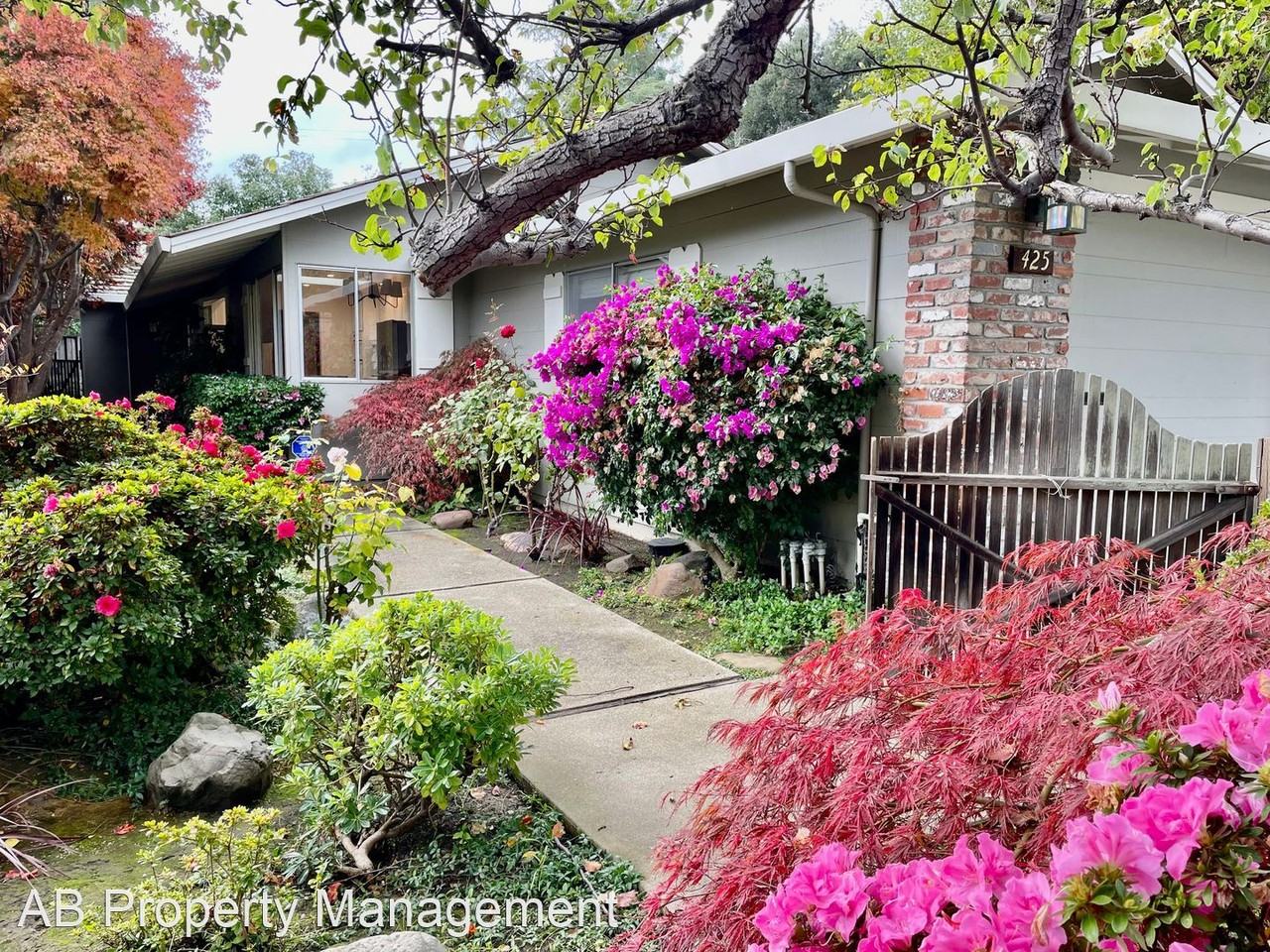 425 Arbor Rd - Photo 2 of 24