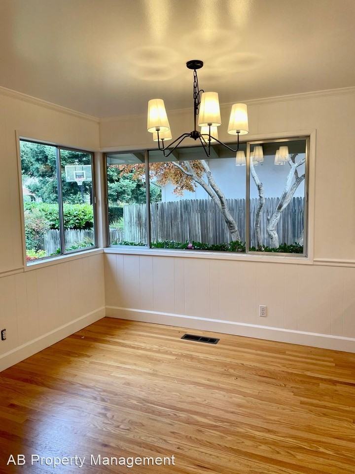 425 Arbor Rd - Photo 3 of 24