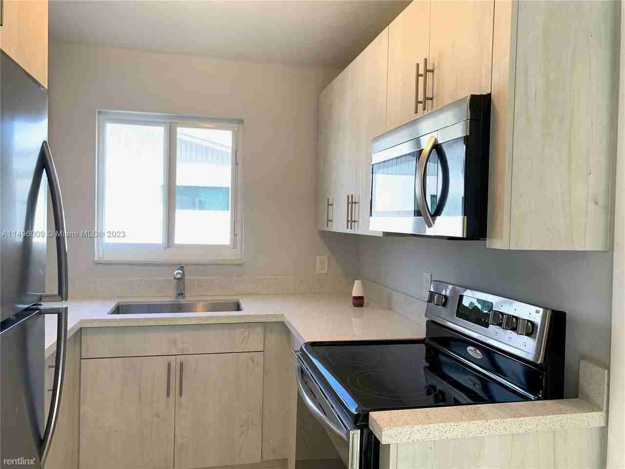 1370 Sw 5th Ave - Photo 2 of 13