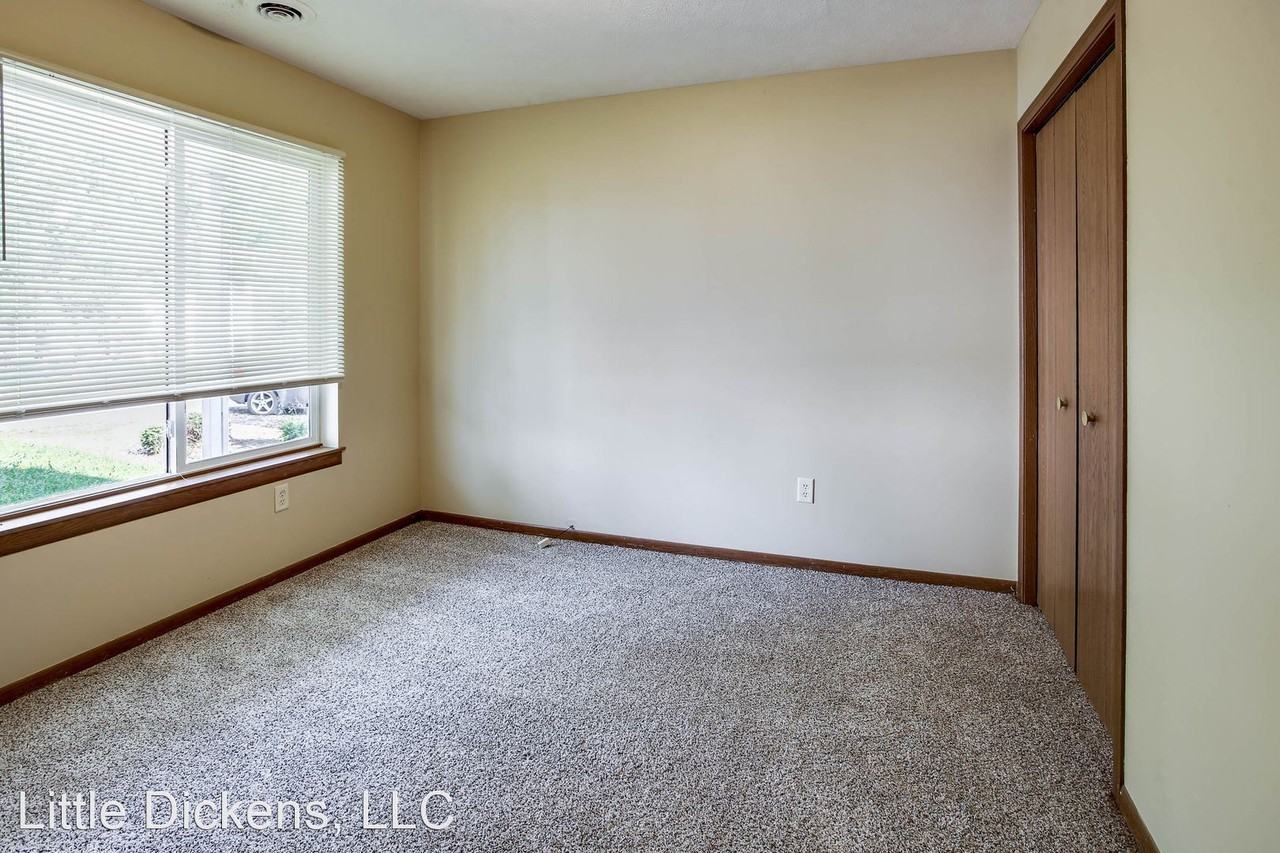 906 S 1st St - Photo 3 of 30