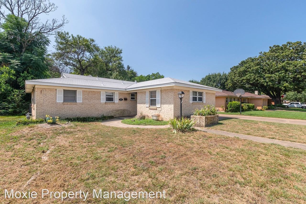 1606 Bluebonnet Trl - Photo 2 of 26