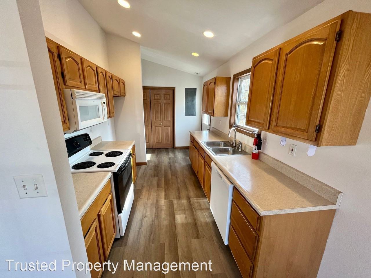 319 Highway D - Photo 3 of 12