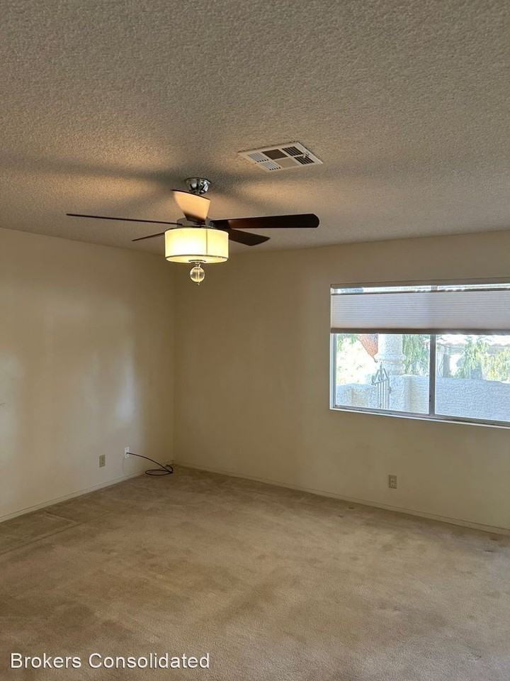 421 Mesa Blvd #201 - Photo 2 of 8