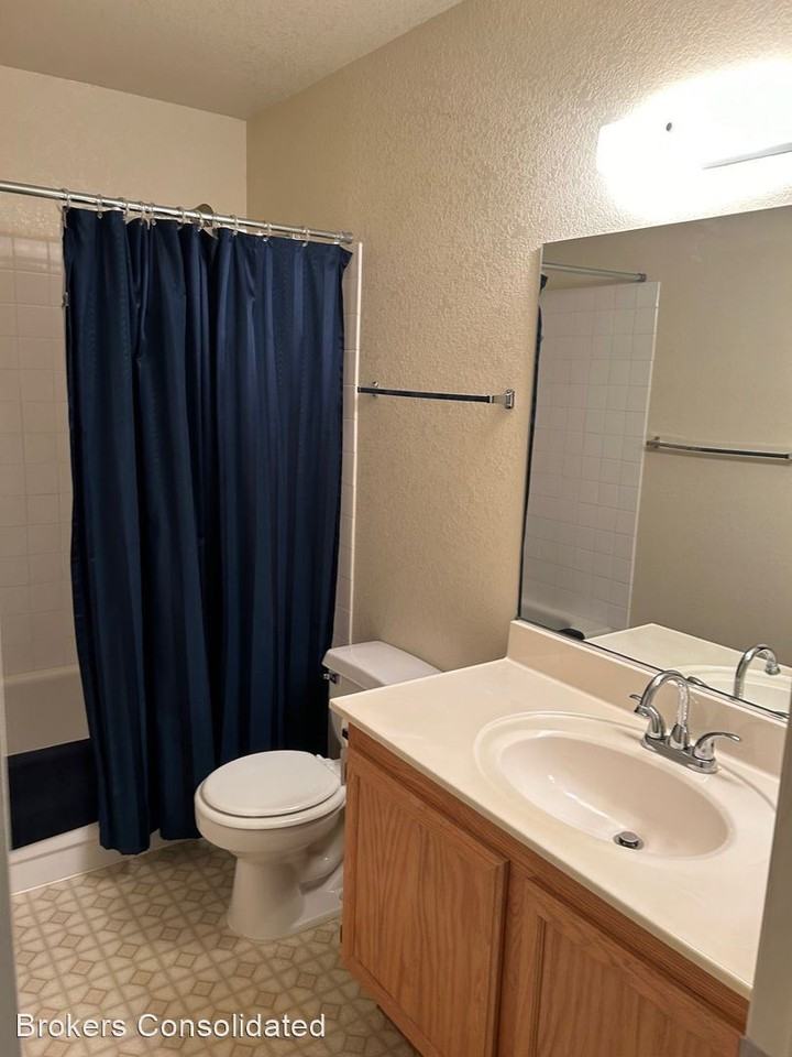 421 Mesa Blvd #201 - Photo 3 of 8