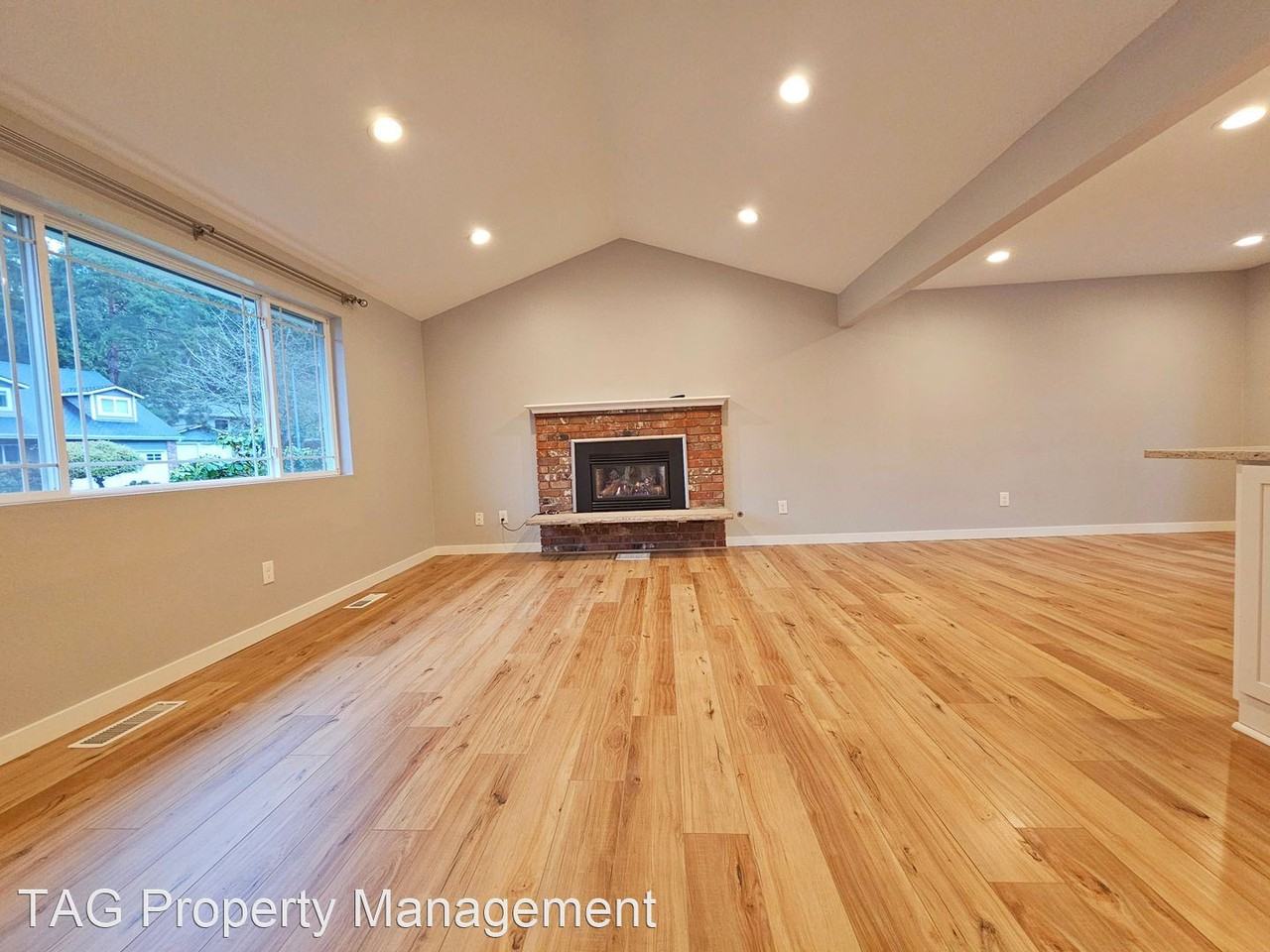 11903 Ne 151st Pl - Photo 3 of 20