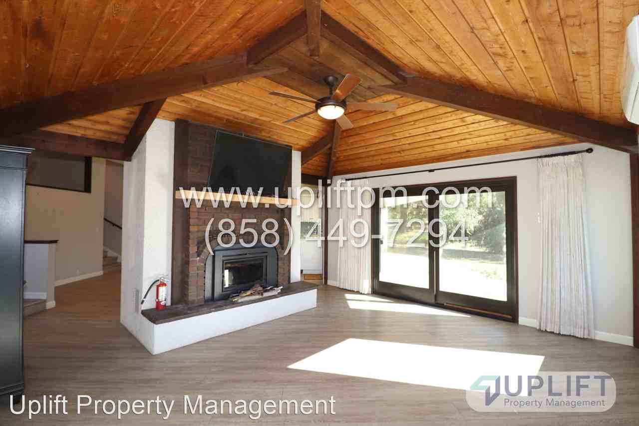 4721 Meadowridge Rd - Photo 3 of 19