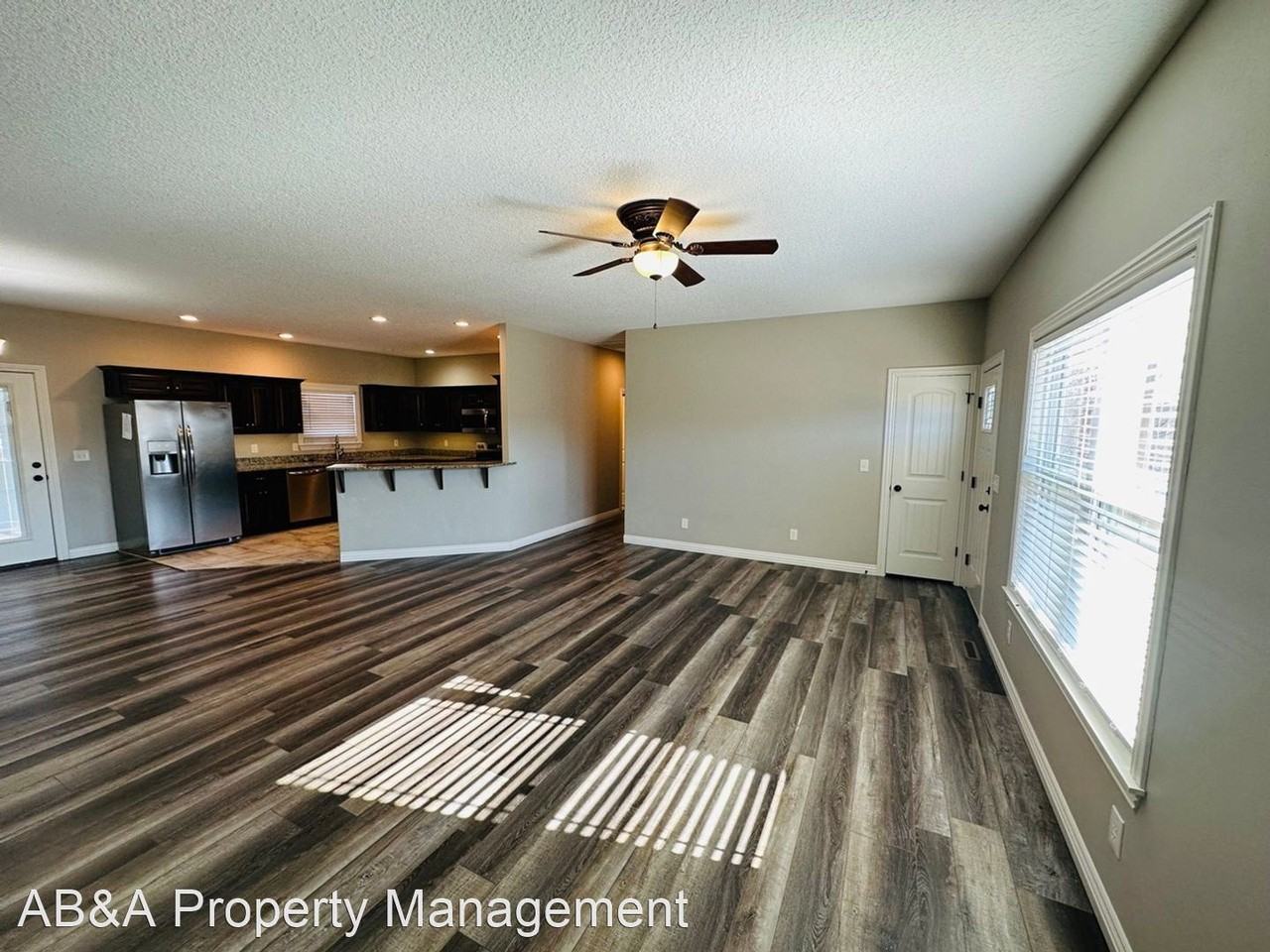 5040 Jessica Ln - Photo 3 of 18