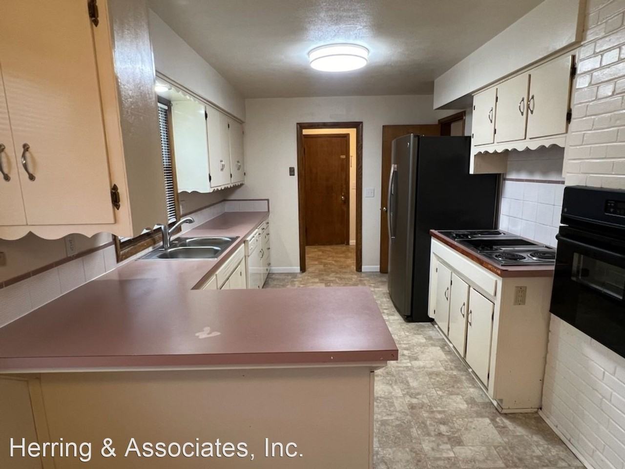 2201 Avenida Way - Photo 3 of 35