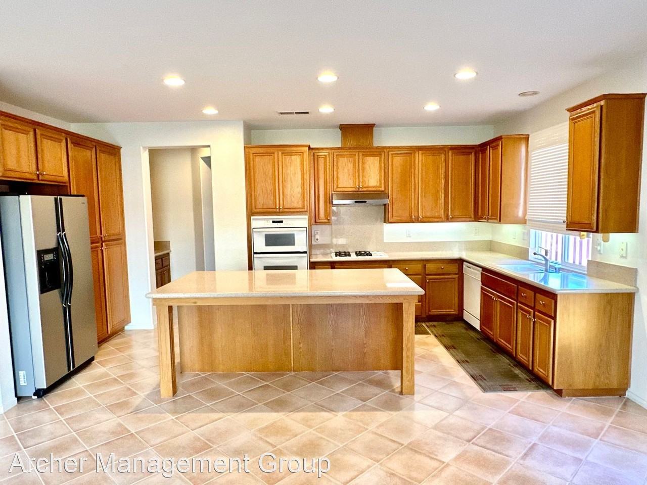 30302 Mayacamas Dr - Photo 2 of 32