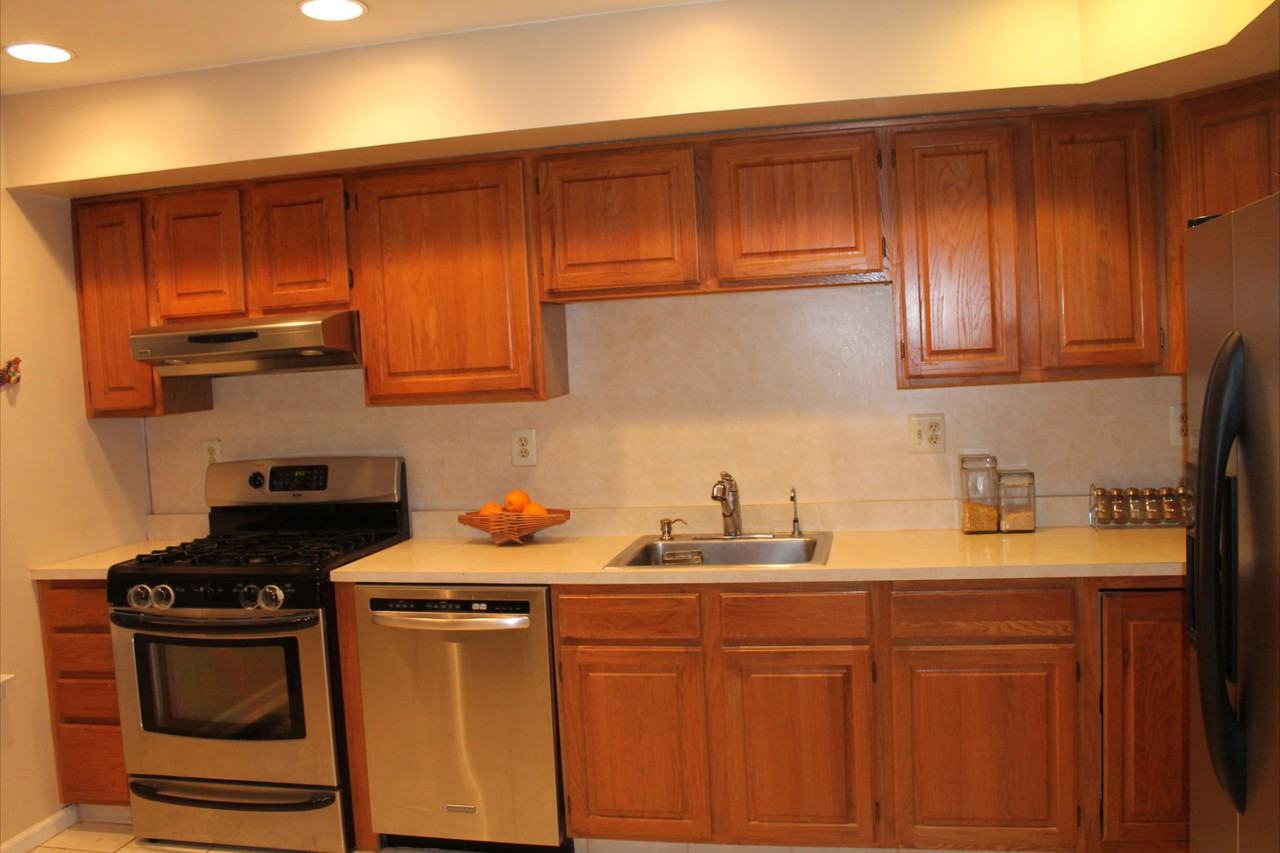 150 Yorkshire Way - Photo 2 of 12