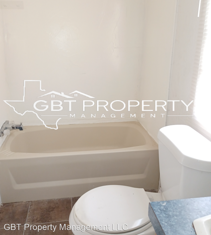 515 Maple St - Photo 3 of 10