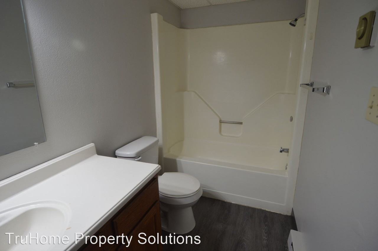 1426 10th Ave N - Photo 3 of 7