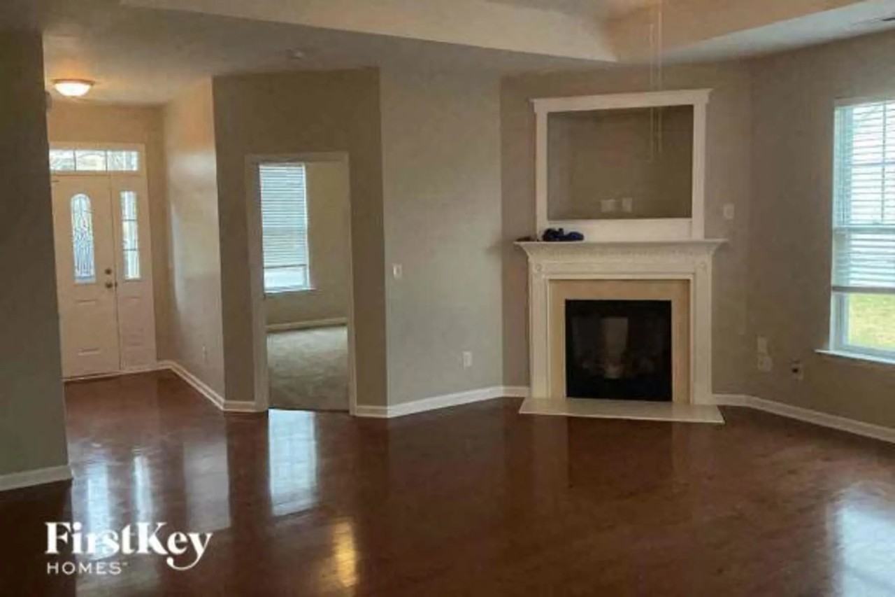 190 Parkview Ln - Photo 2 of 8