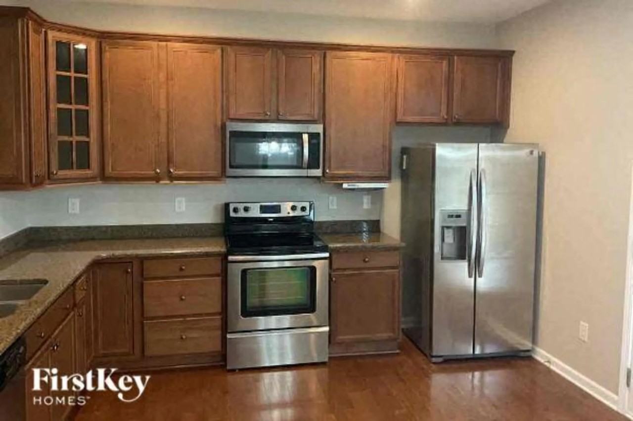 190 Parkview Ln - Photo 3 of 8