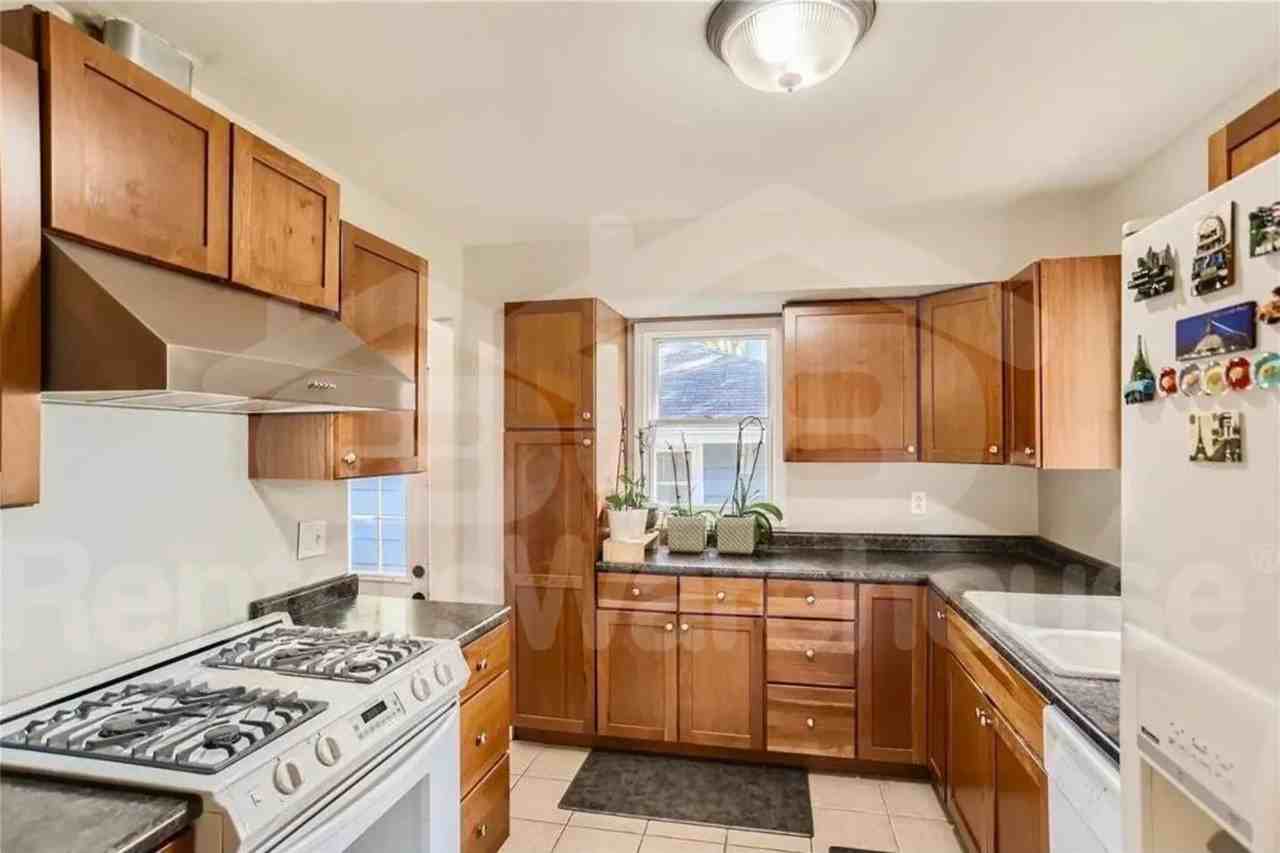 7729 Plymouth Ave N - Photo 3 of 24