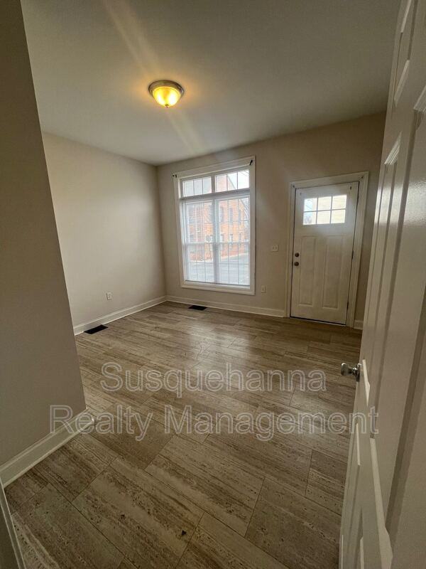 220 N Plum St - Photo 2 of 14