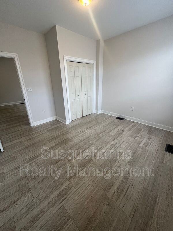 220 N Plum St - Photo 3 of 14