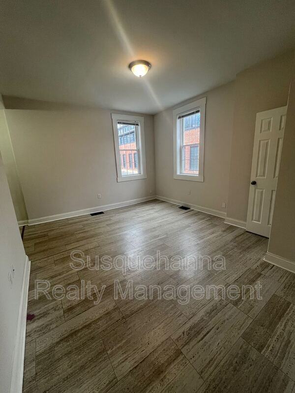 220 N Plum St - Photo 4 of 14