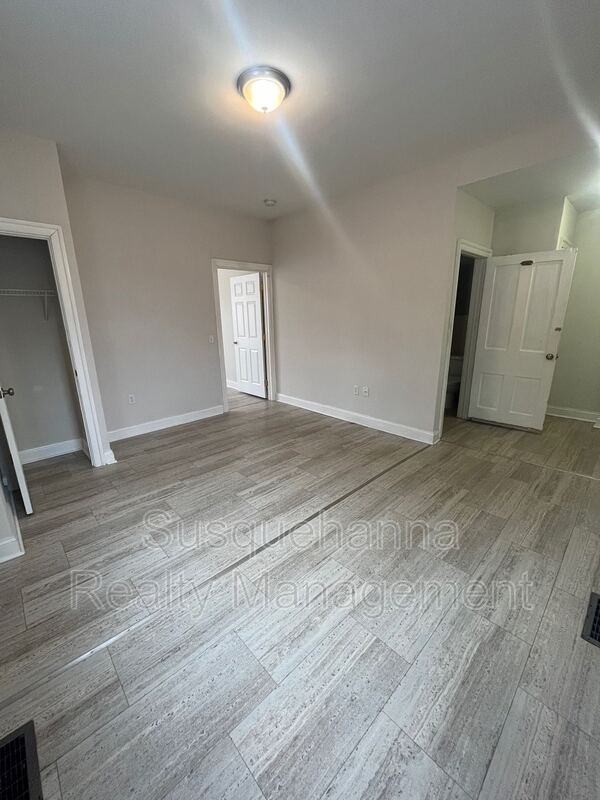 220 N Plum St - Photo 5 of 14