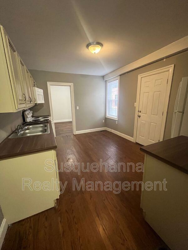 220 N Plum St - Photo 7 of 14