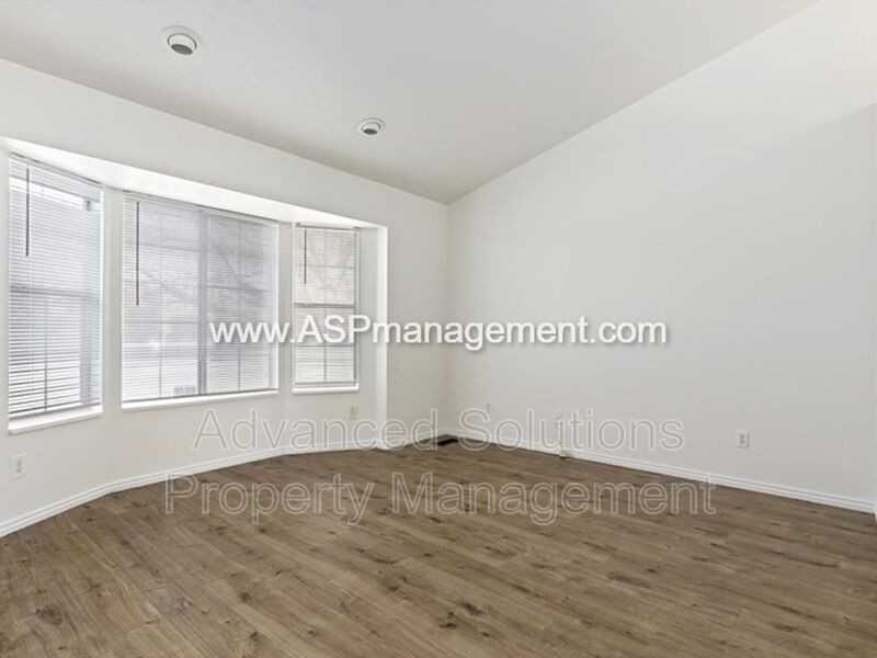 5879 S Woodview Dr - Photo 2 of 26