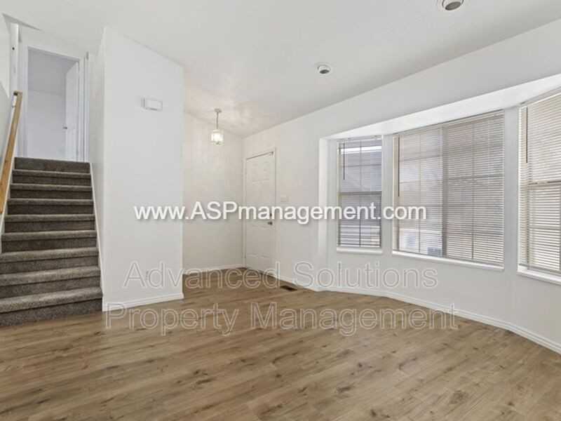 5879 S Woodview Dr - Photo 3 of 26