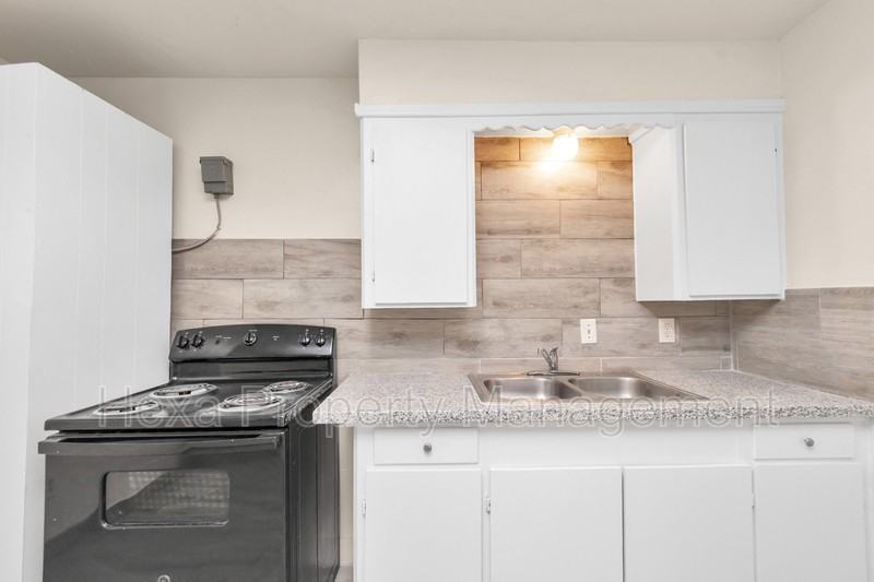 5606 Harvard St #5 - Photo 5 of 19