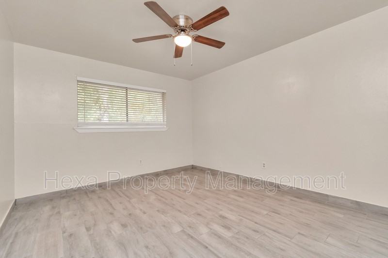 5606 Harvard St #5 - Photo 6 of 19