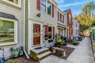 2 Colonial Ct  