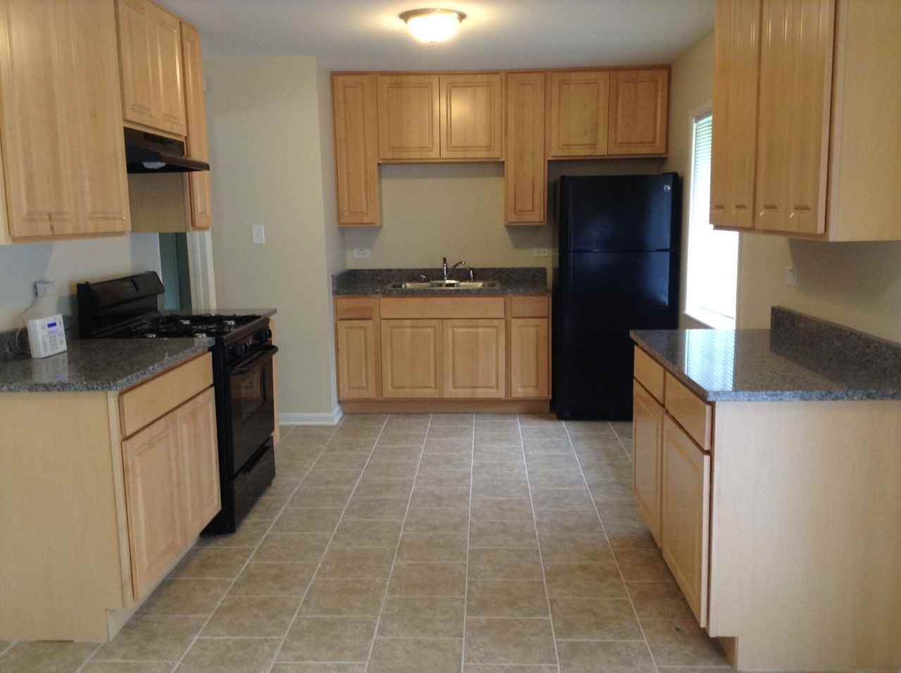 101 E Maple Dr - Photo 3 of 13