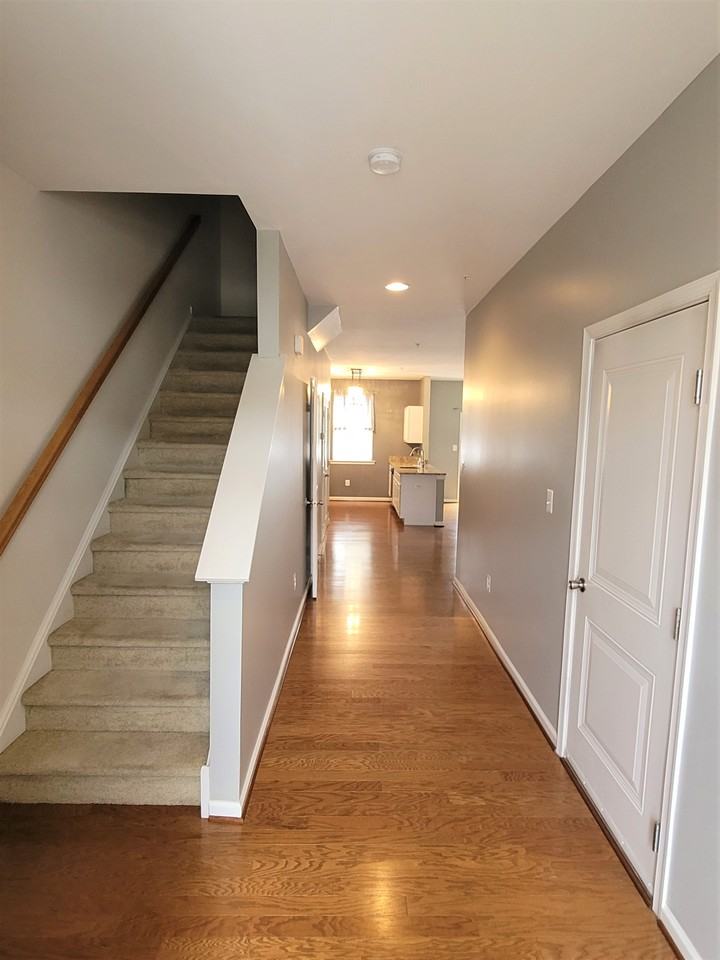 405 Silversmith Ln - Photo 2 of 24