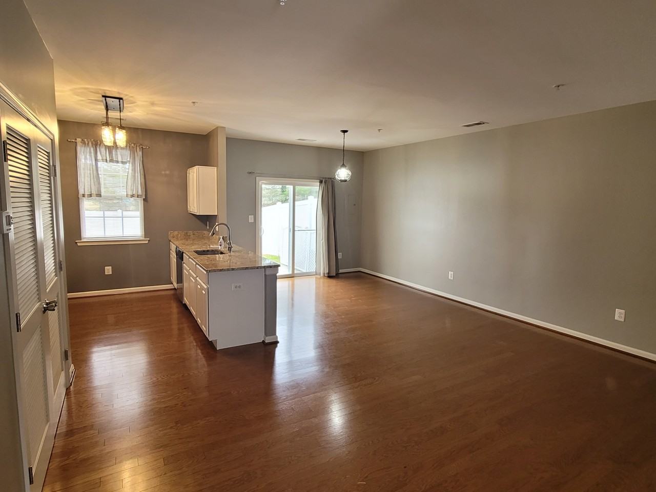 405 Silversmith Ln - Photo 3 of 24