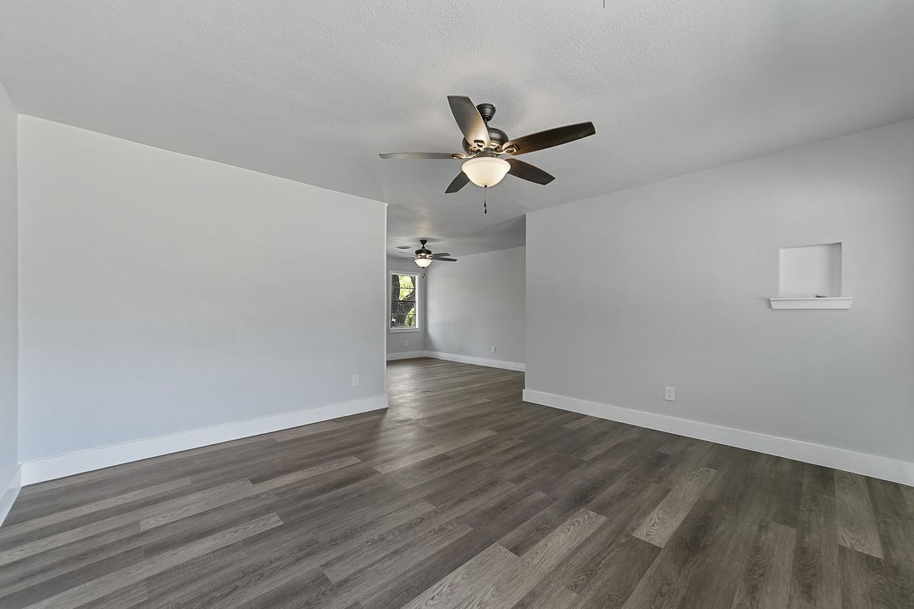 718 Frame St - Photo 3 of 23