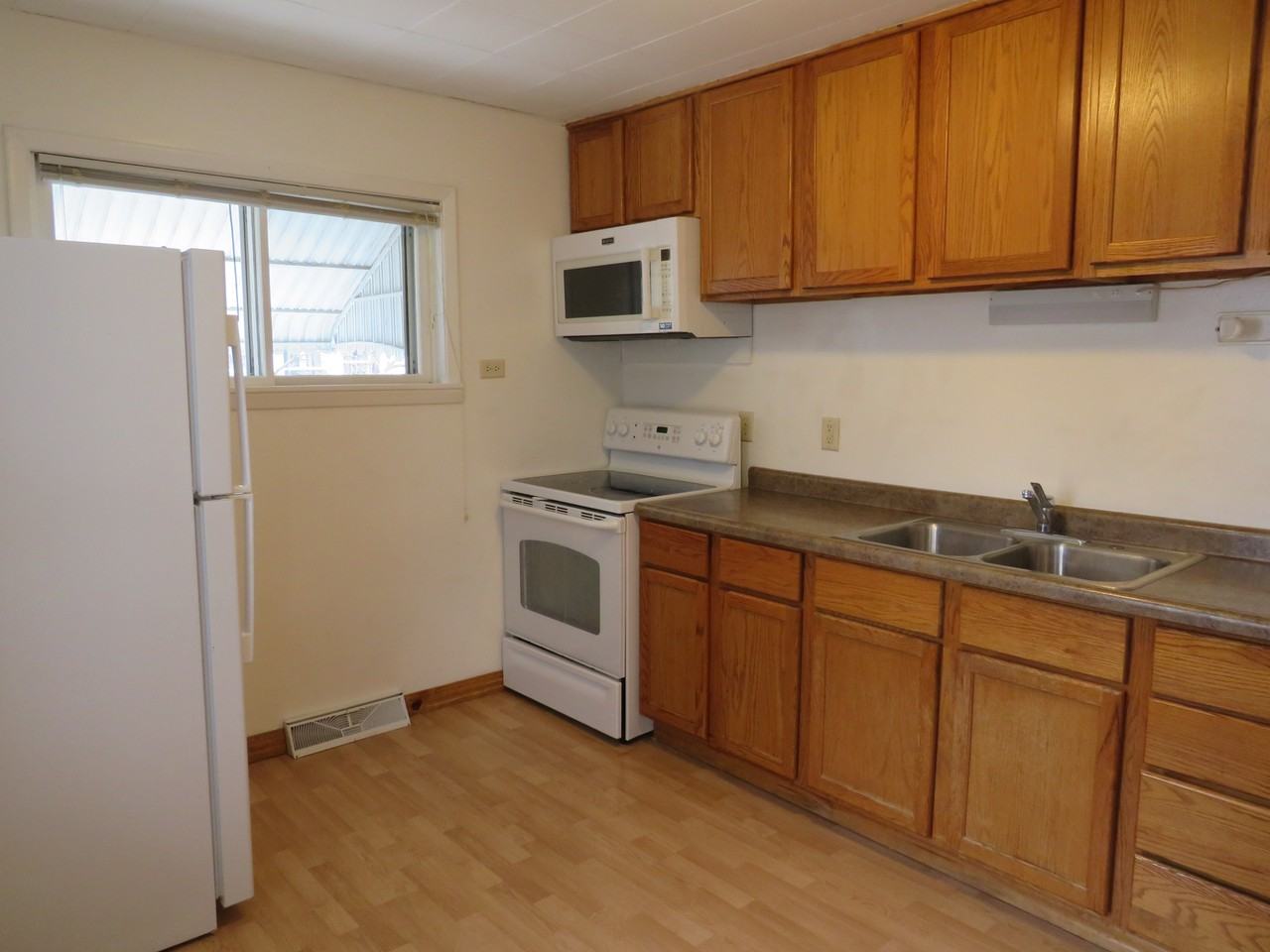 727 Marshall St - Photo 2 of 11