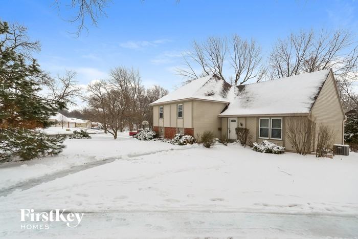 11029 W 99th St - Photo 2 of 15