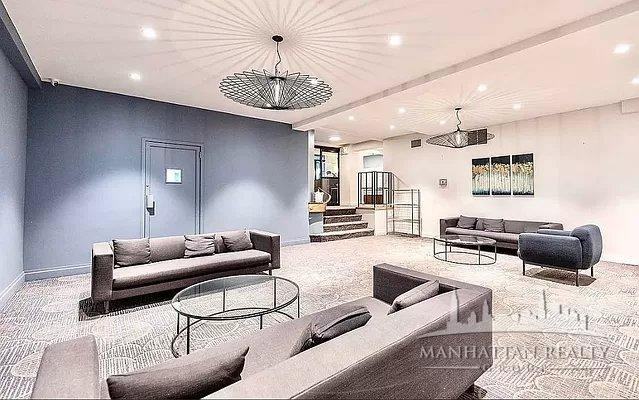 E 39th St #611 - Photo 3 of 4