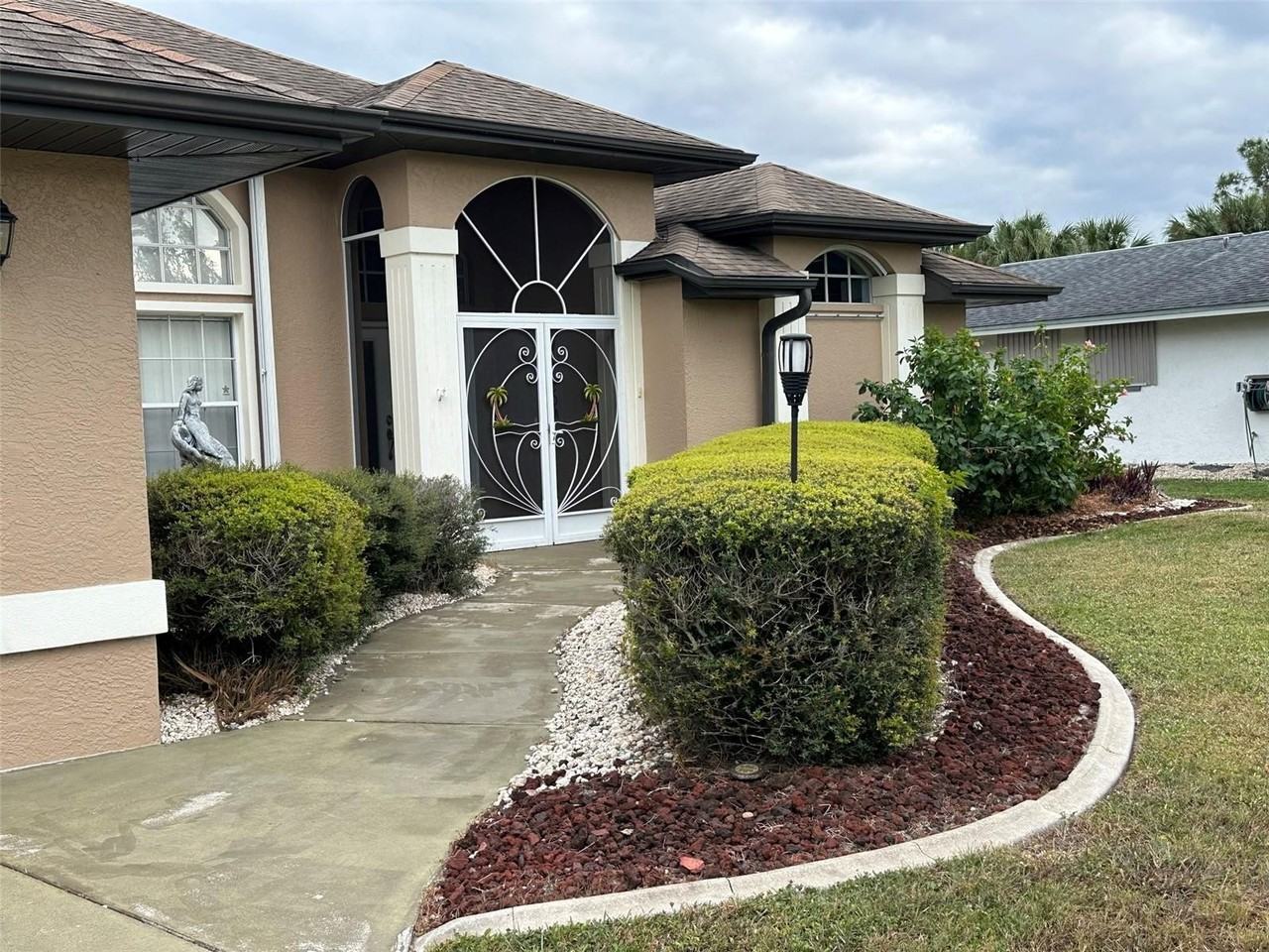 1238 Yorkshire Street - Photo 3 of 40