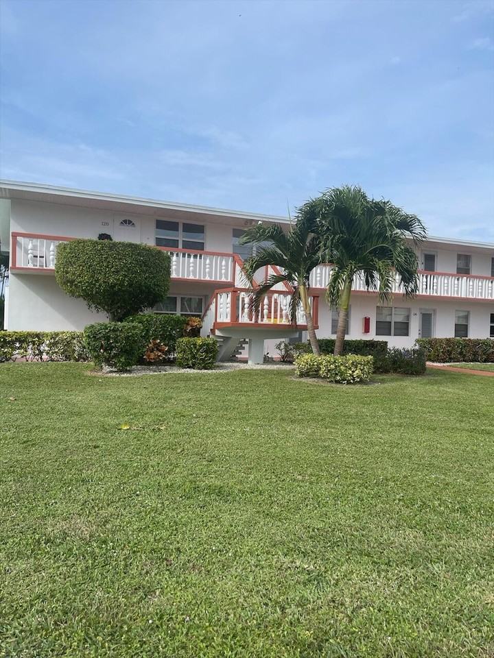 120 Chatham E, West Palm Beach, FL 33417 2 Bedroom Condo for 1,900