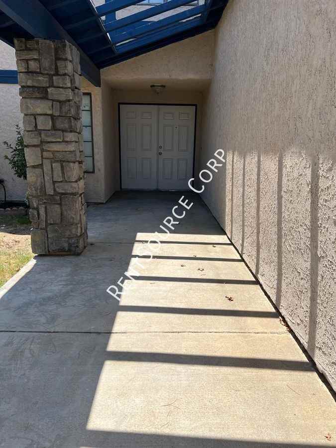 2510 Emerald Ln - Photo 2 of 26