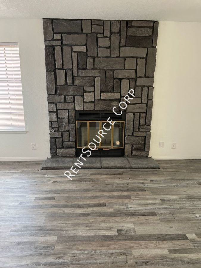 2510 Emerald Ln - Photo 3 of 26