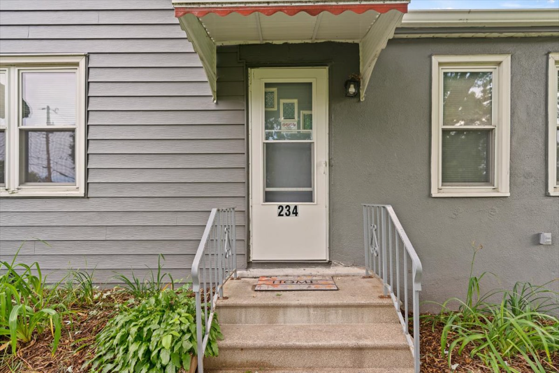 234 Haskell St W - Photo 2 of 17