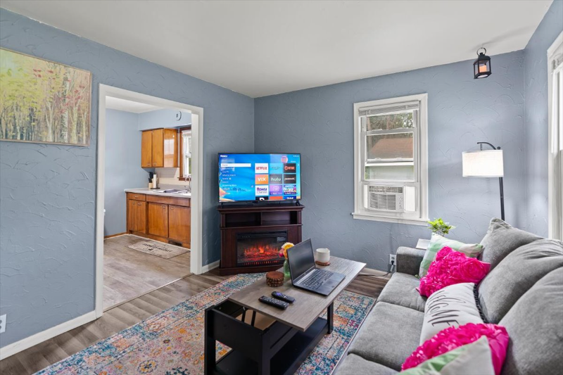 234 Haskell St W - Photo 3 of 17