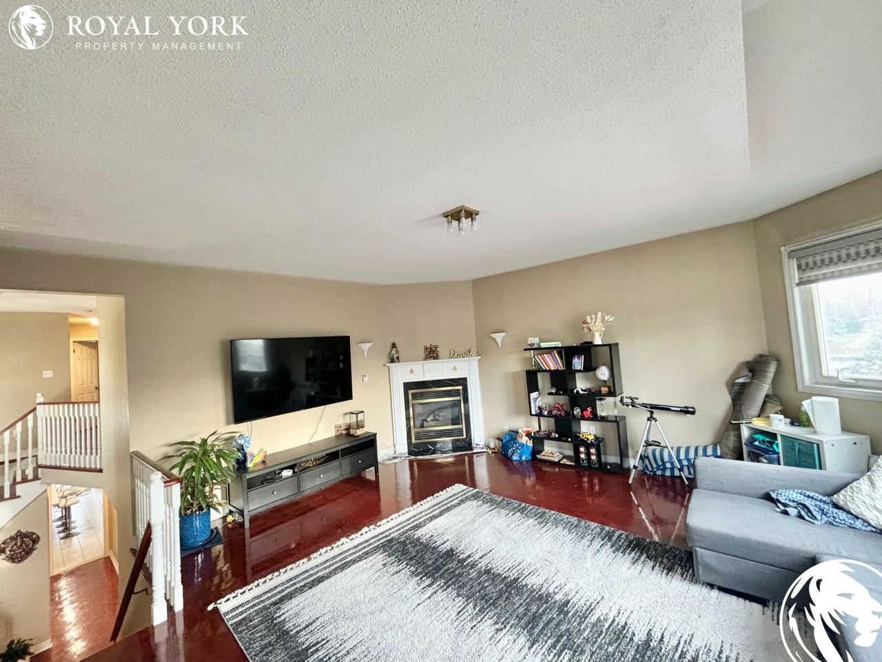 5917 Leeside Cres - Photo 2 of 50