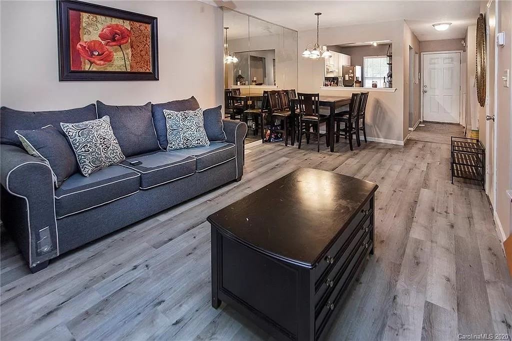 8109 Circle Tree Ln - Photo 3 of 8